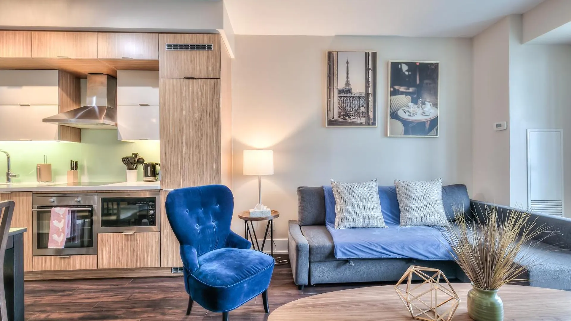 Rivetstays - The Atmos I Toronto Kanada