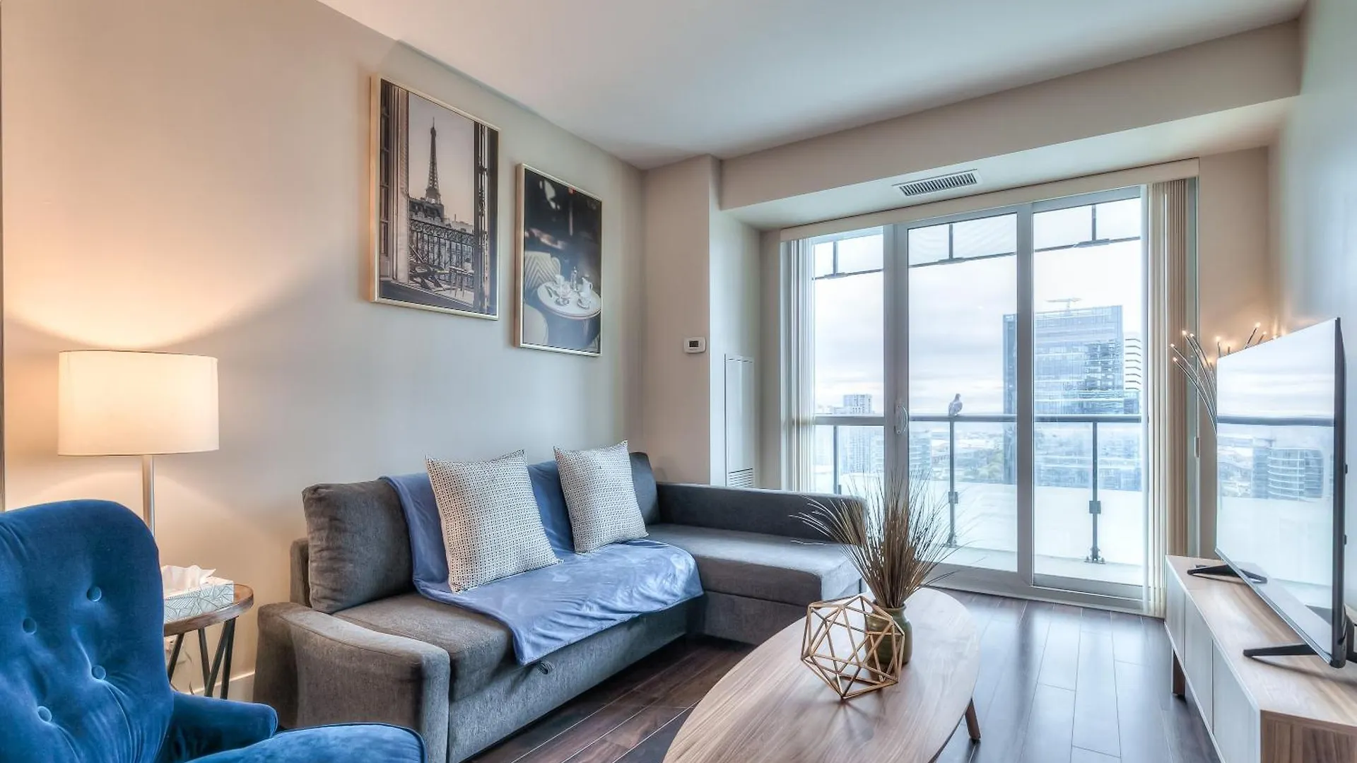 Rivetstays - The Atmos I Toronto Apartment
