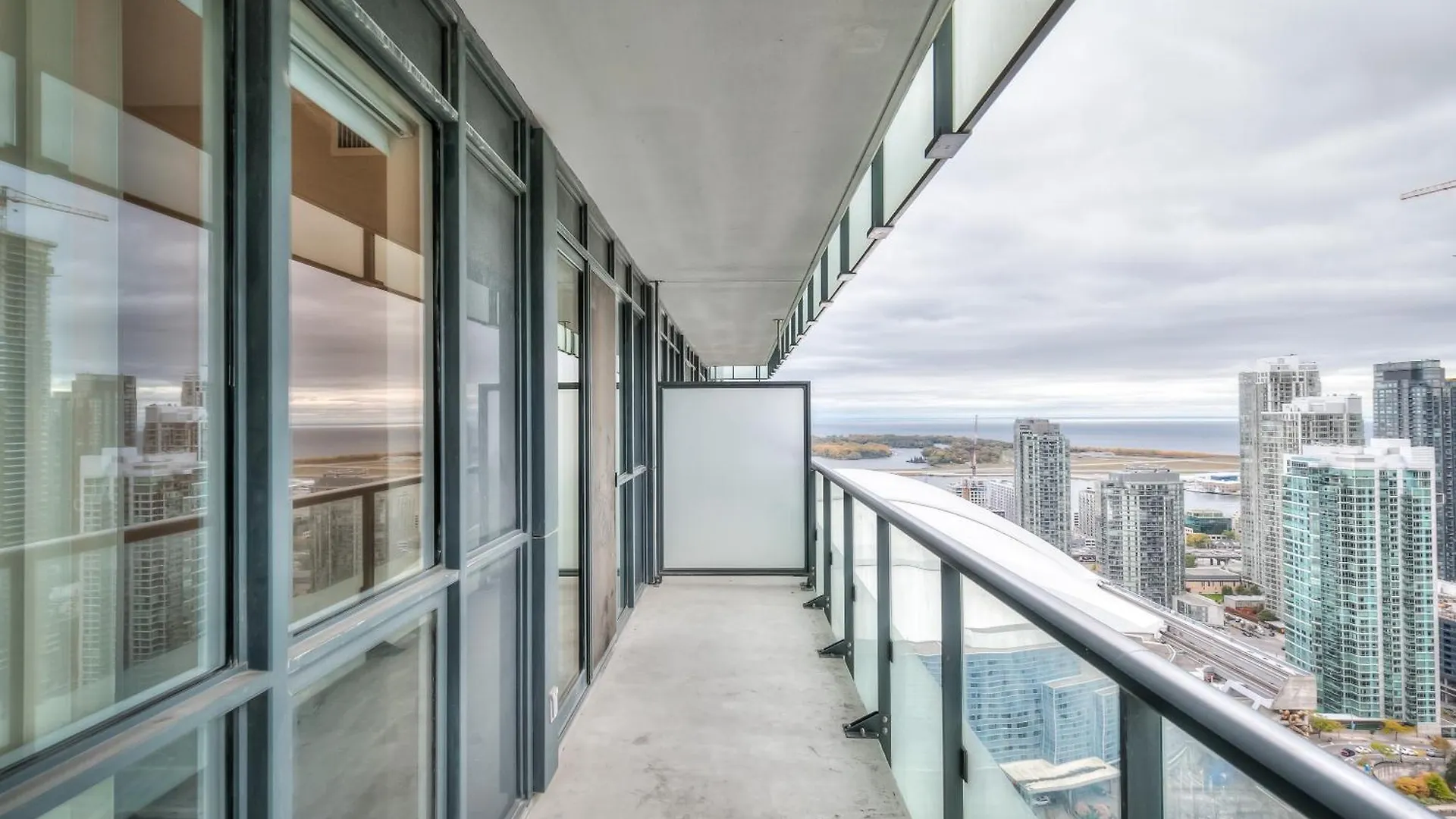 Rivetstays - The Atmos I Toronto Apartment
